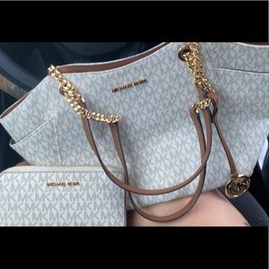 White Michael kors purse